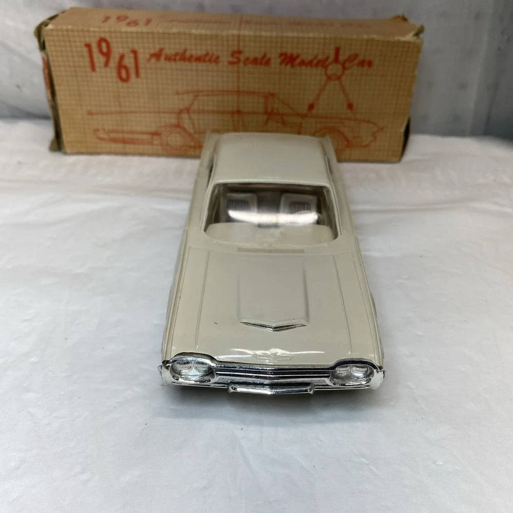 Vtg 1961 Ford Thunderbird Dealer PROMO 1/25 Orig Box T-bird‎ Crème Hardtop 2DR